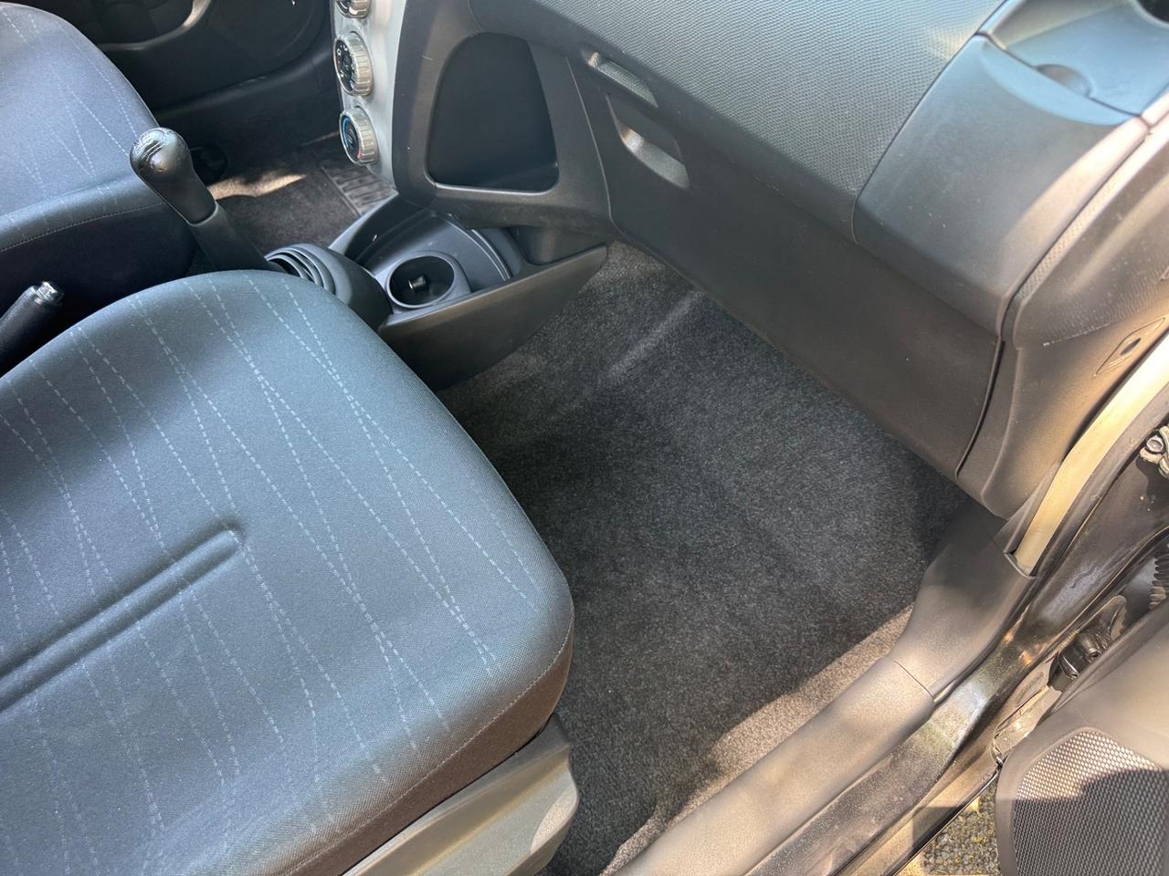 Toyota Yaris 1.3 5 porte Neopatentato