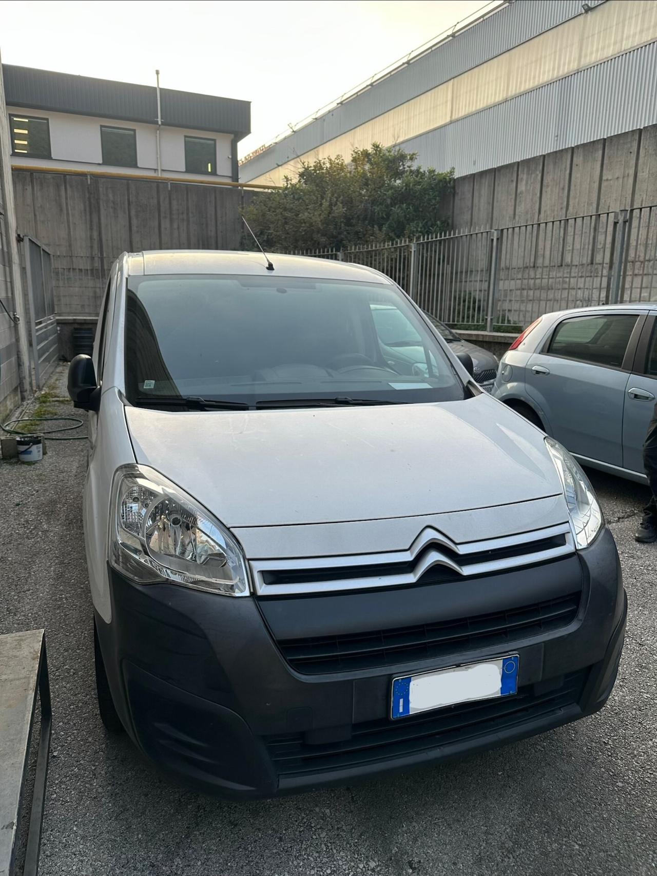 Citroen Berlingo EURO 6B-TESTATA DA SISTEMARE