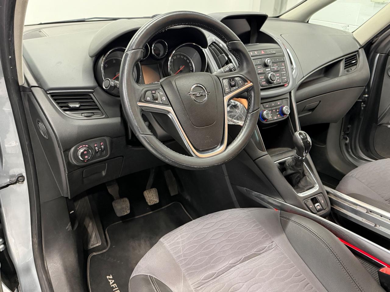 Opel Zafira Tourer 2.0 CDTi 7 POSTI