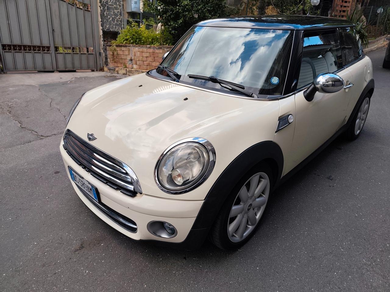 Mini 1.6 16V Cooper D 2010 Leggi
