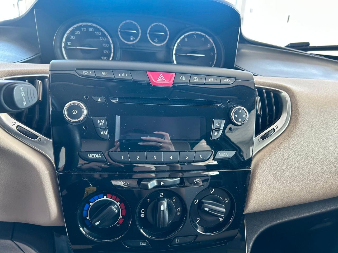 Lancia Ypsilon 1.2b X NEOPATENTATI 2012