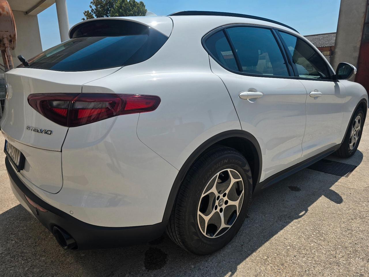 Alfa Romeo Stelvio 2.2 Turbodiesel 160 CV AT8 RWD Super Business
