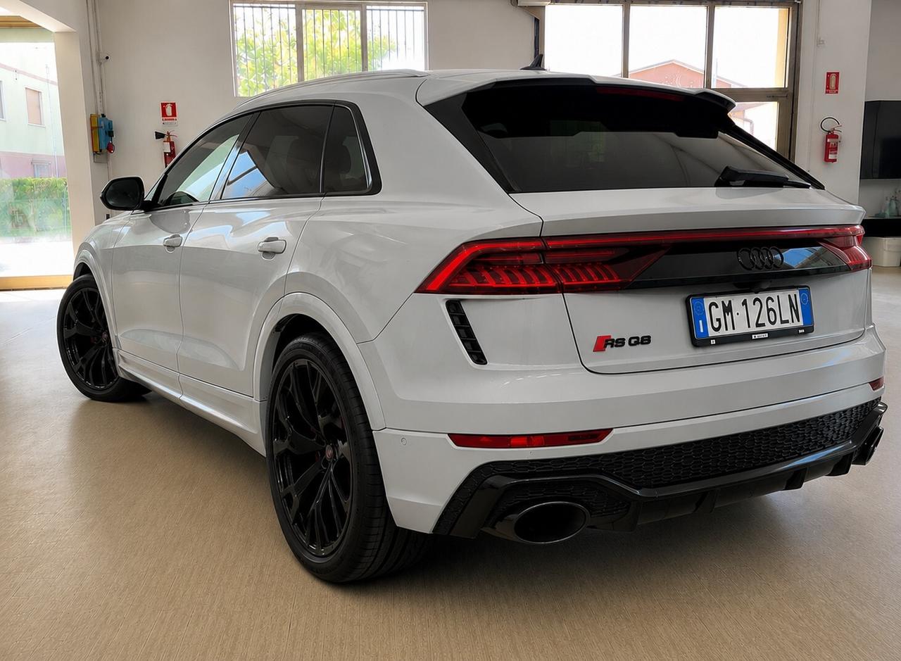 Audi Q8 RS TFSI V8 quattro tiptronic