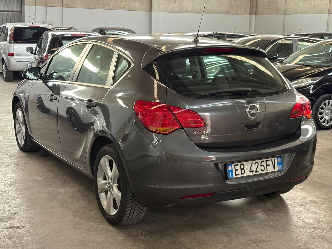 Opel Astra 1.6 115CV 5 porte Cosmo