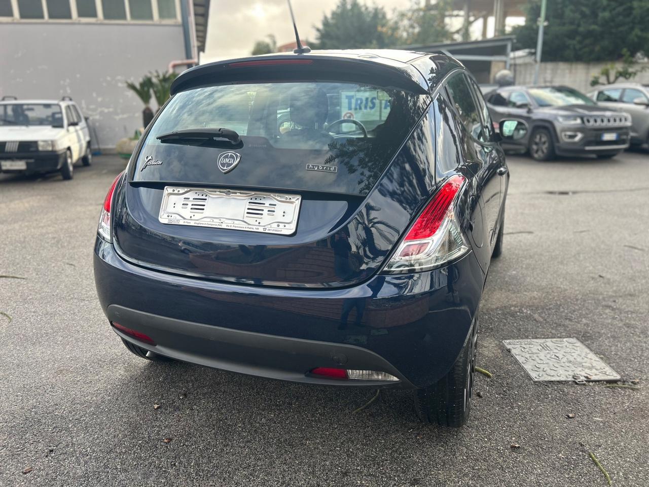 Lancia Ypsilon 1.0 Hybrid Ecochic