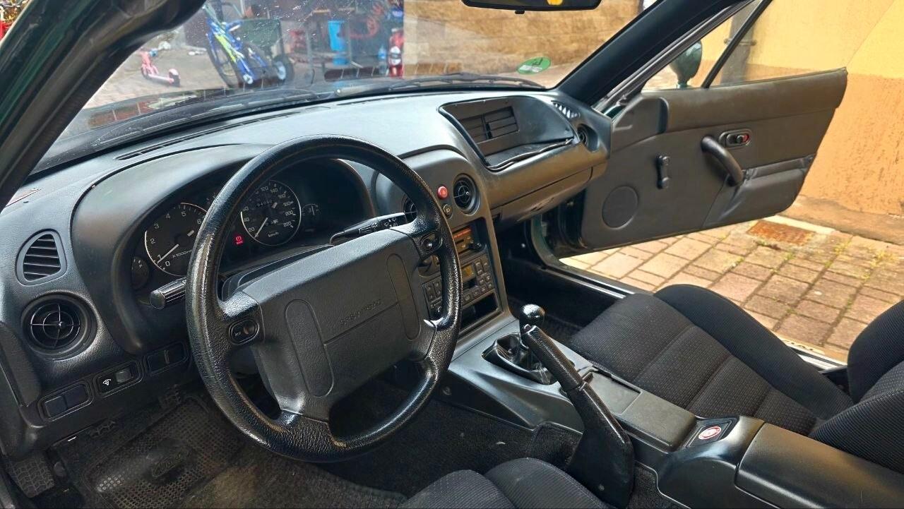 Mazda MX-5 1.8i 16V cat