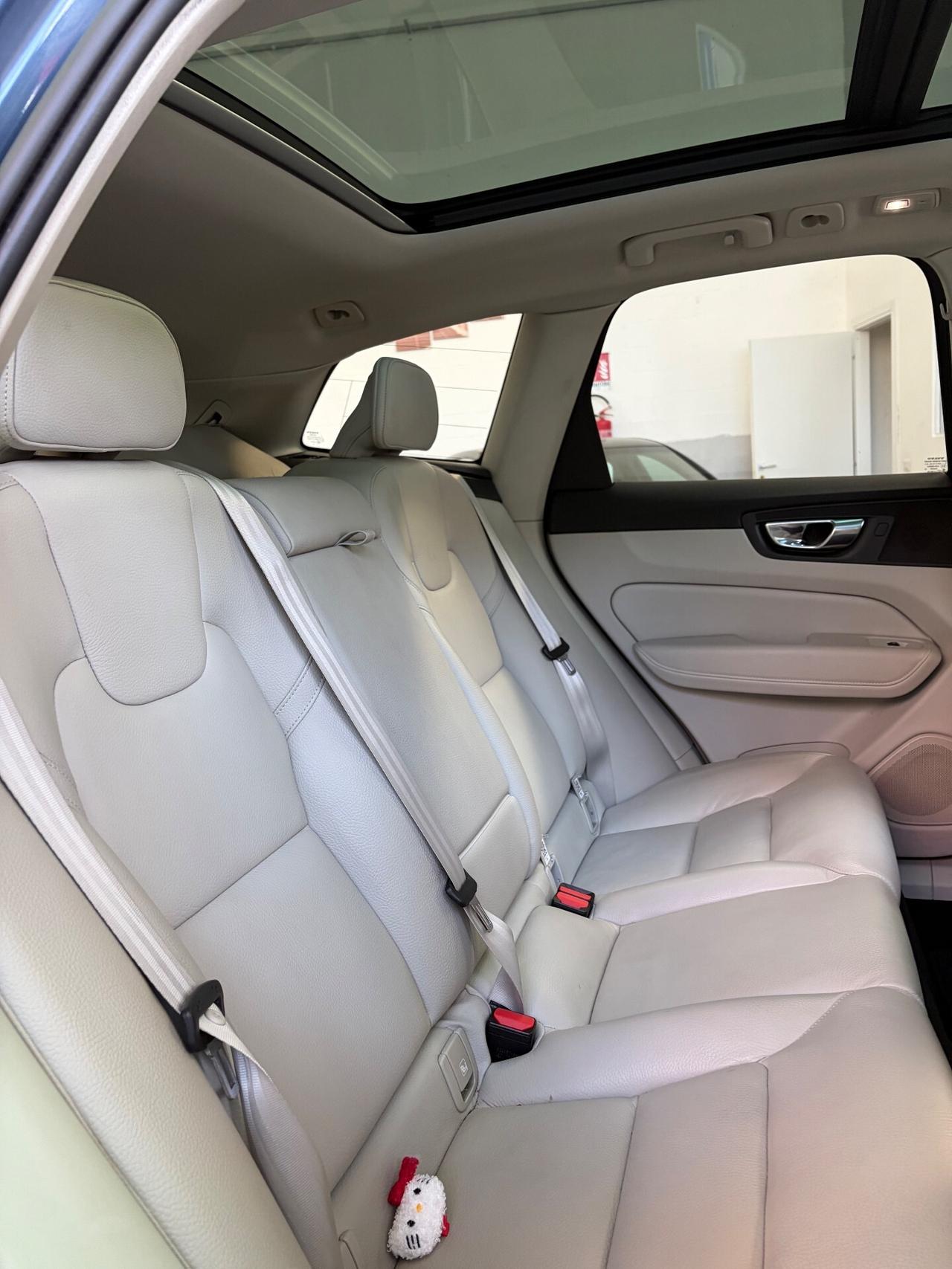 Volvo XC60 B4 (d) AWD automatico Plus Bright