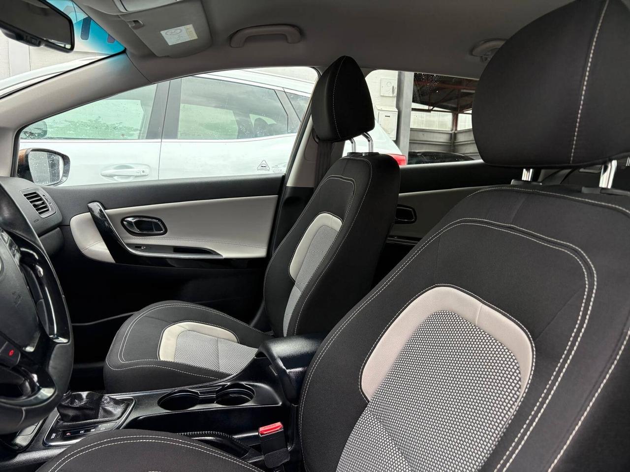 Kia Ceed cee'd 1.6 GDI 5 porte Cool automatica