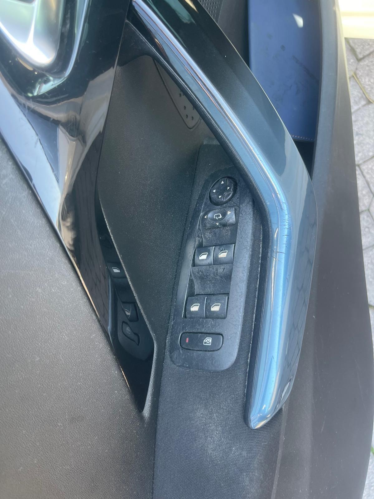 Peugeot 208 1.4 HDi 68 CV 5 porte Allure