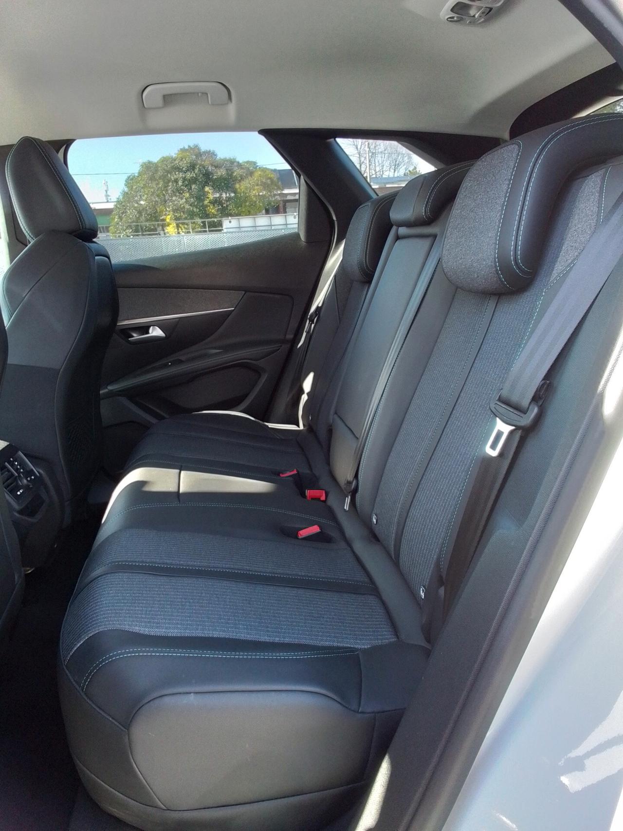 Peugeot 3008 Hybrid 225 e-EAT8 Allure Pack