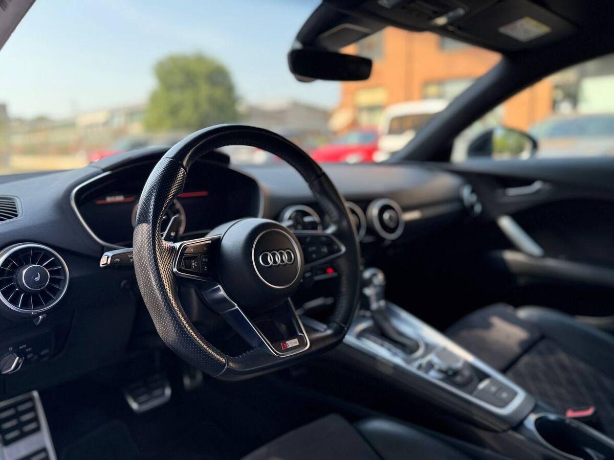 Audi TT Coupé 2.0 tfsi S line s-tronic