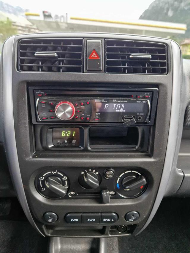 SUZUKI Jimny 1.3i 16V cat 4WD JLX Più