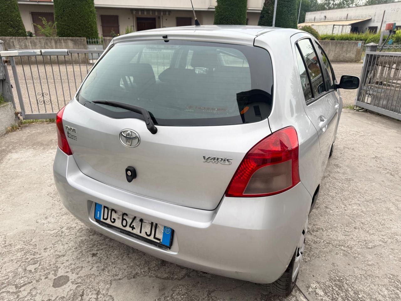 Toyota Yaris 1.0 5P. NEOPATENTATI NO BLOCCHI