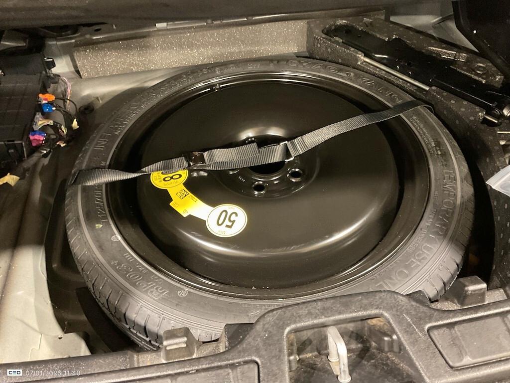 Volvo XC40 2.0D D3 150CV 6M. MOMENTUM CORE ( FARI LED - COCKPIT NAVI CRUISE SENSORI POST. )