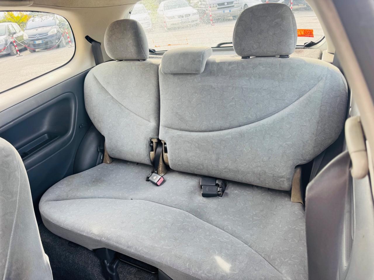 Toyota Yaris 1.0 benzina anno 2001 neo patentati