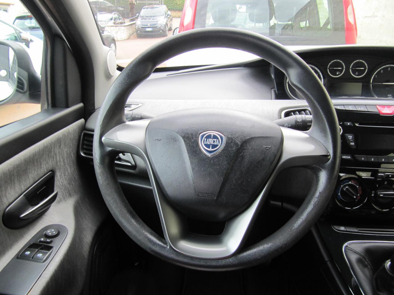 Lancia Ypsilon 0.9 TwinAir 85 CV 5 porte Metano Ecochic Gold