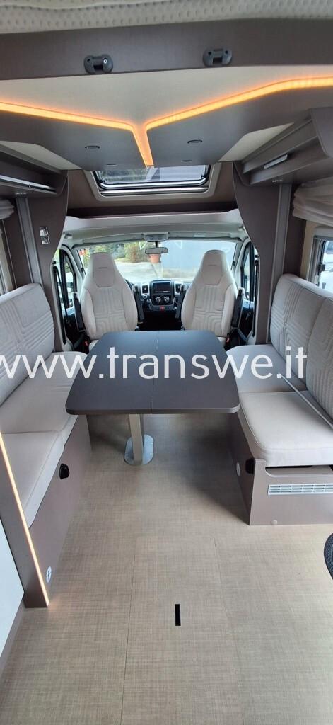 Bürstner Lyseo 684G Ampia zona giorno e bagno in coda
