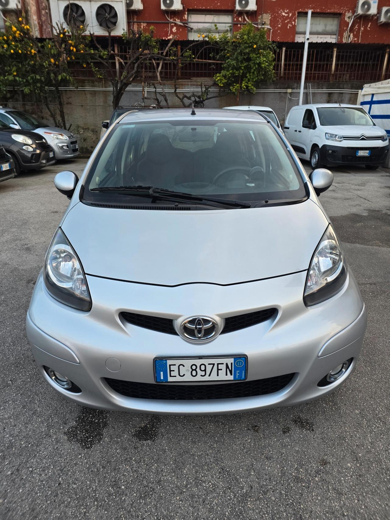 Toyota Aygo 1.0 12V VVT-i 5 porte Sol Connect MMT
