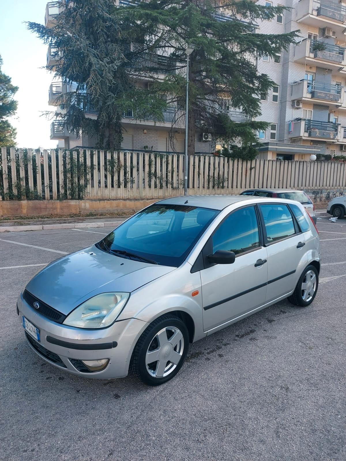 Ford Fiesta 1.4 16V 5p. Ghia
