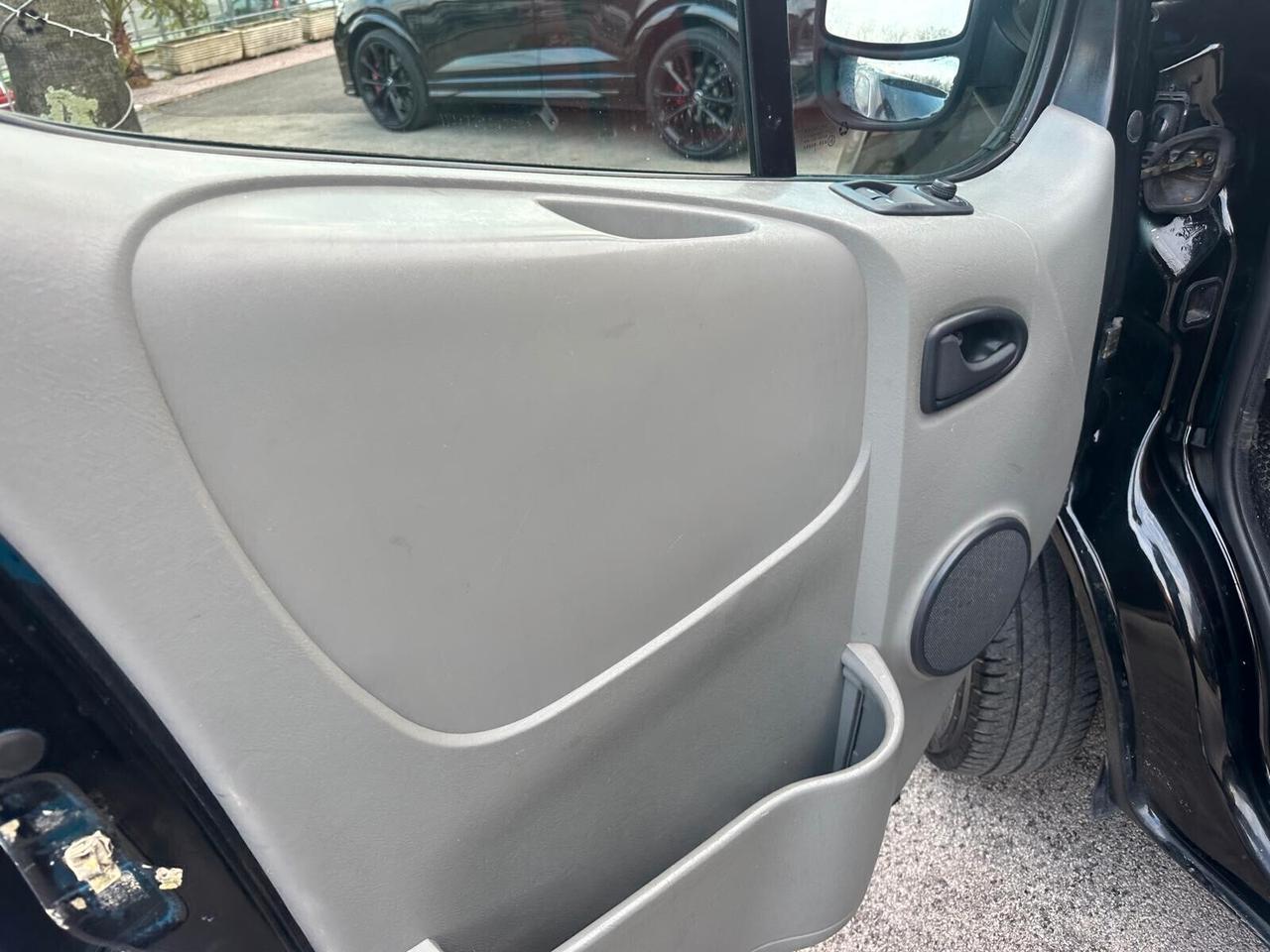 Renault Trafic T27 1.9 dCi/90 PC-TN Passenger Luxe NEOPATENTATI 9 POSTI