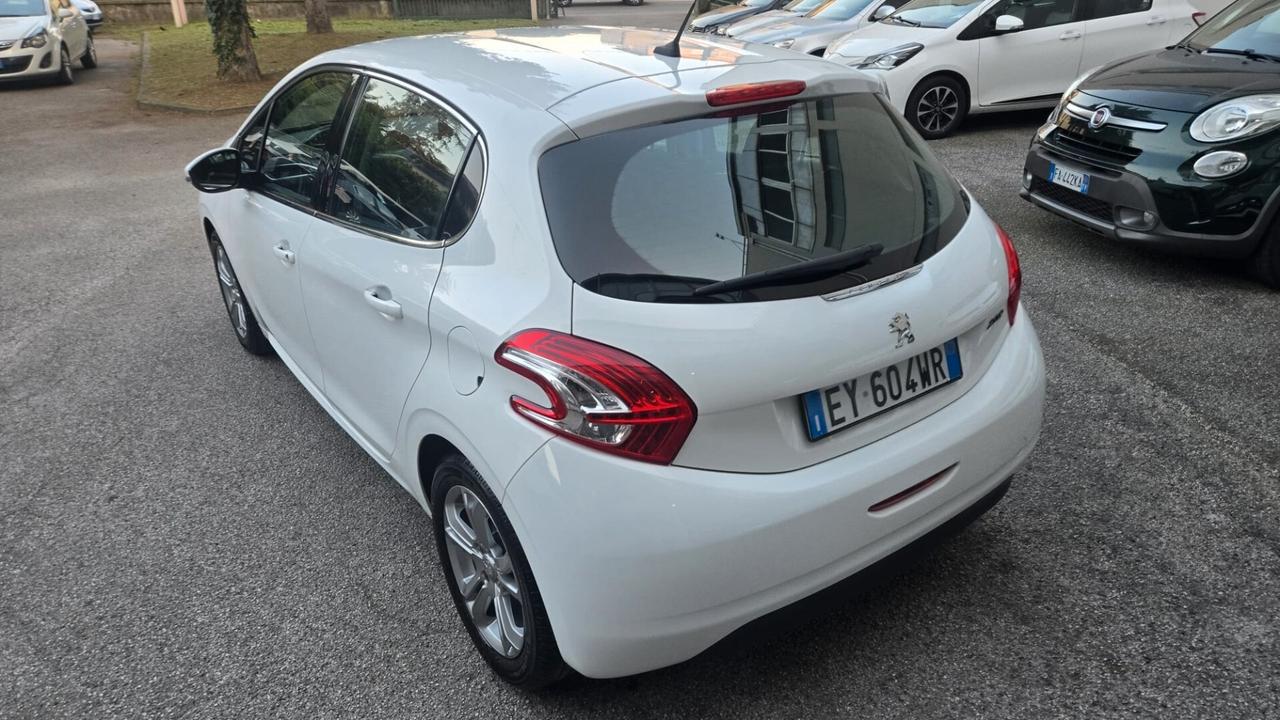 Peugeot 208 PureTech 82 5 porte Allure Neopatentati
