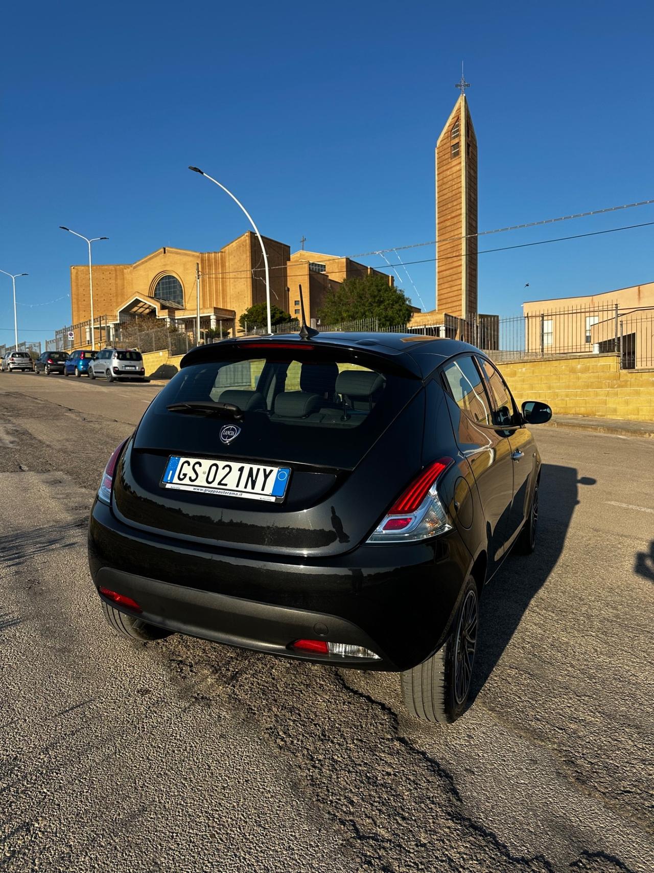 Lancia Ypsilon 1.0 FireFly 5 porte S&S Hybrid Oro