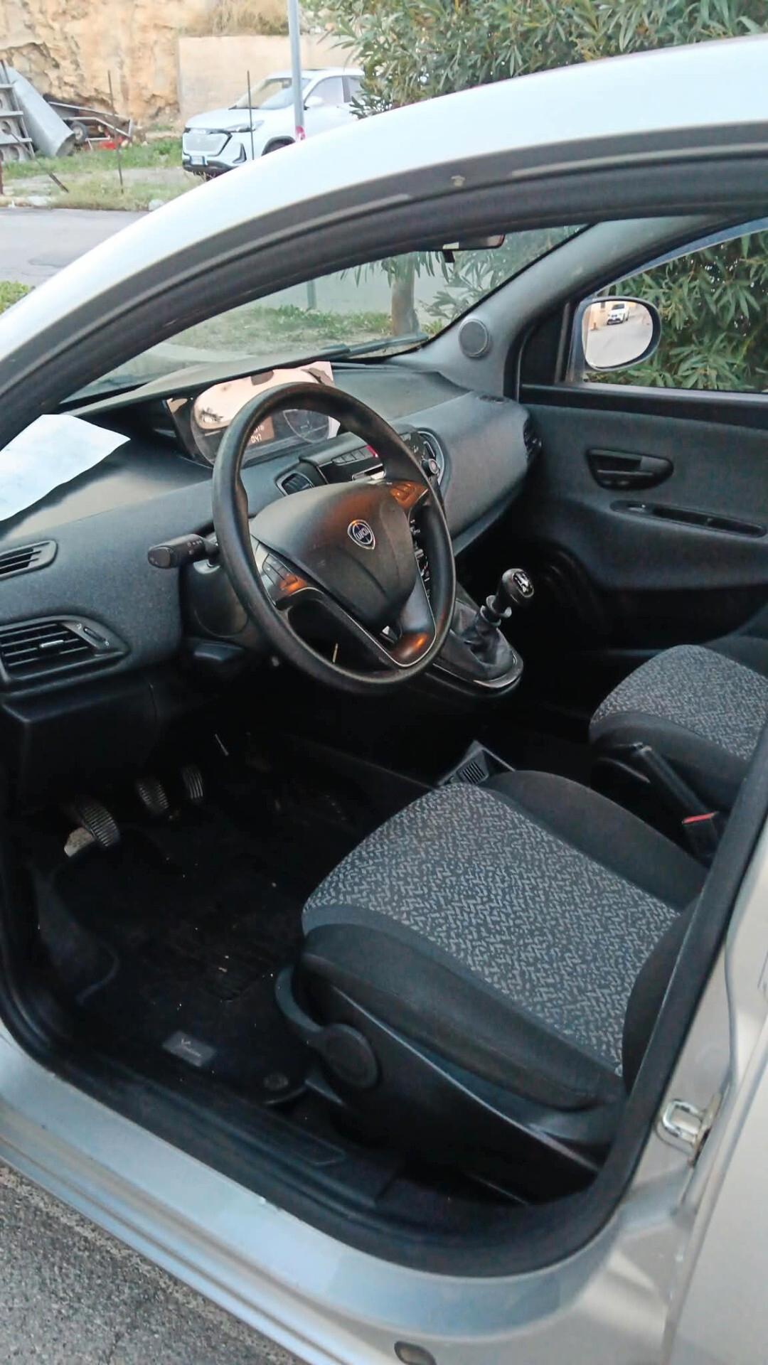 Lancia Ypsilon 0.9 TwinAir 5 porte Metano Ecochic Elefantino Blu