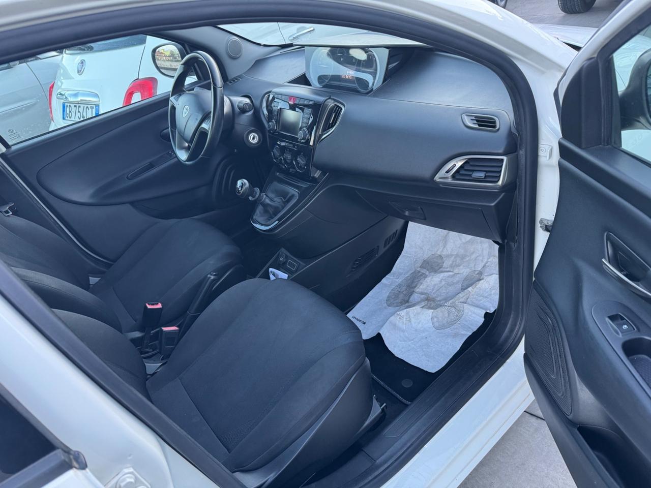 Lancia Ypsilon 1.2 69 CV 5 porte Gold