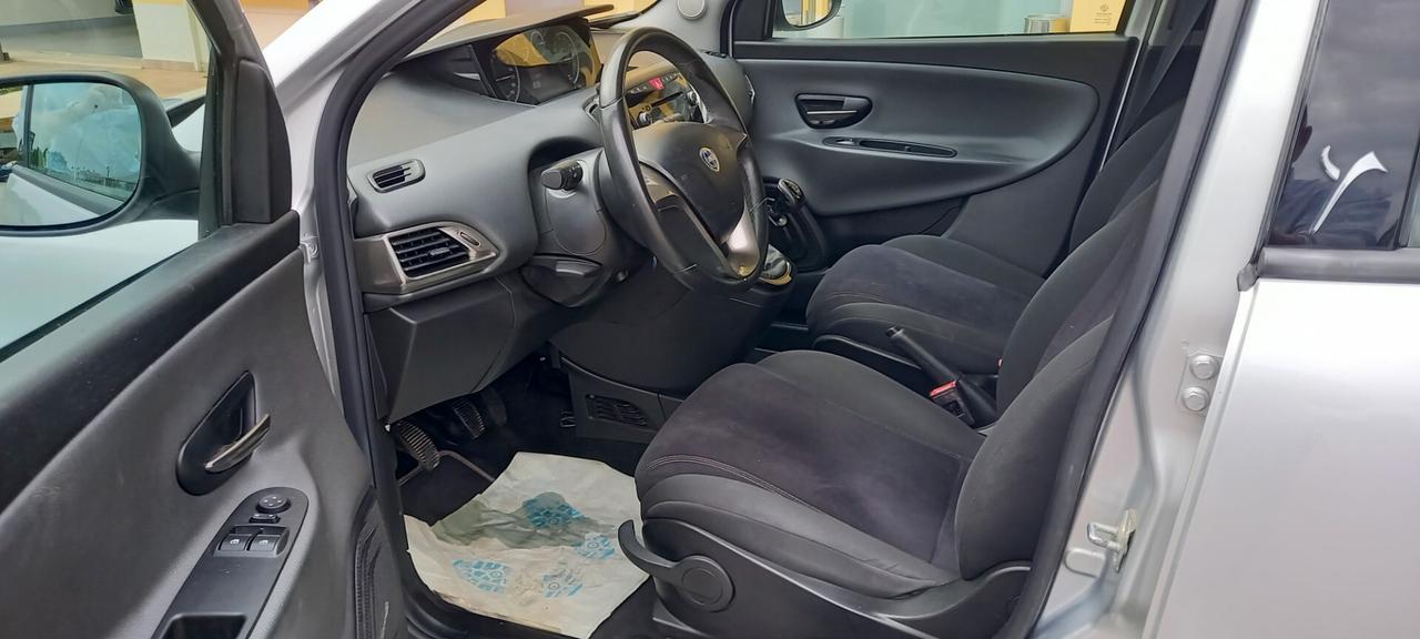 Lancia Ypsilon Benzina cc. 1.242 - 5 Porte 5 Posti UTILIZZABILE ANCHE PER I NEOPATENTATI.