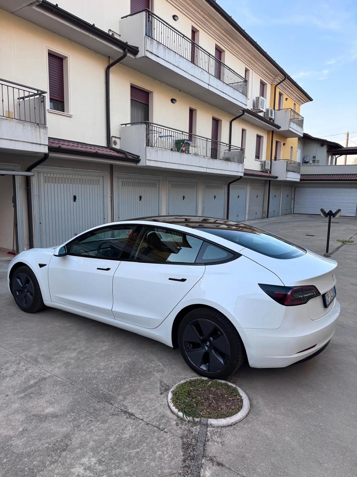 Tesla Model 3 RWD