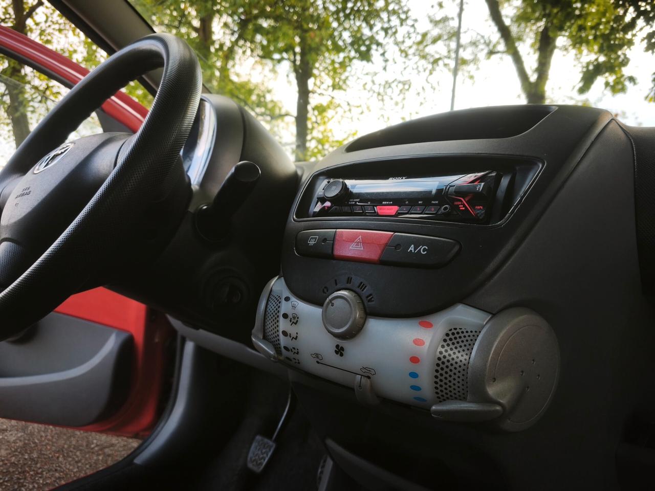 Toyota Aygo 1.0 12V VVT-i 3 porte Sol Connect Red Edition