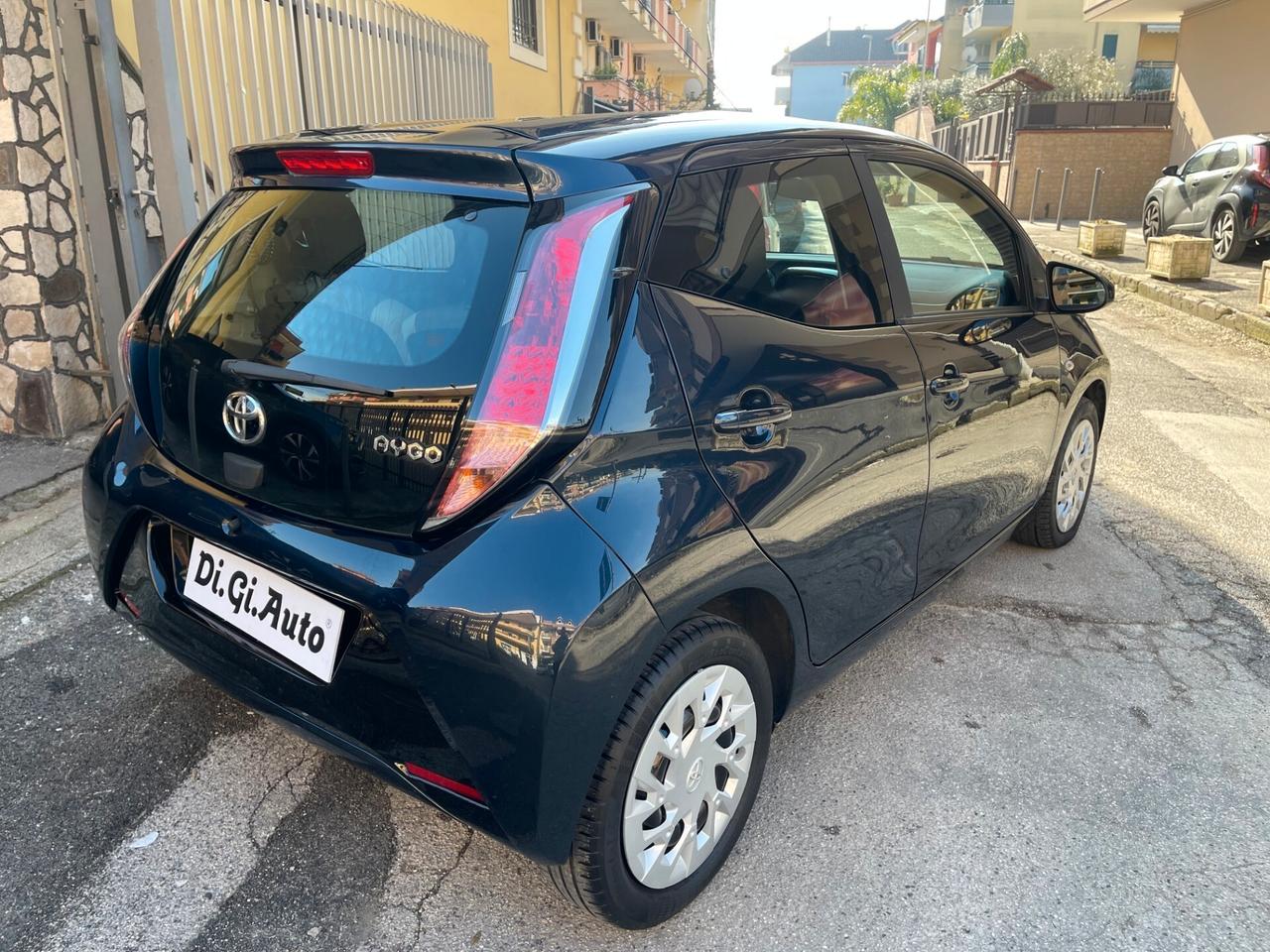 Toyota Aygo 1.0 VVT-i 69 CV 5 porte x-cite