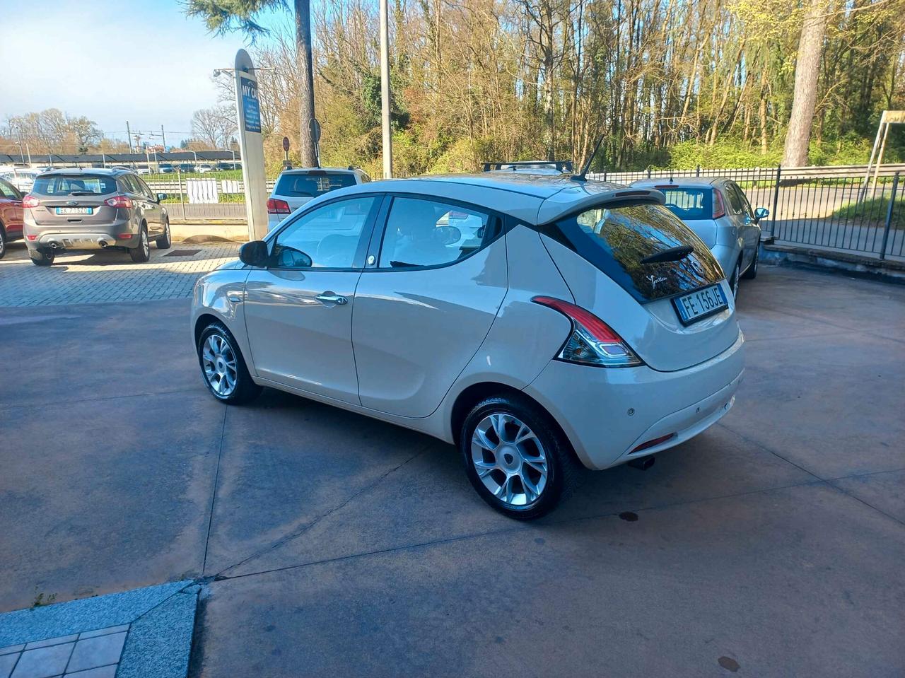 Lancia Ypsilon 1.2 69 CV 5 porte Silver opening edition