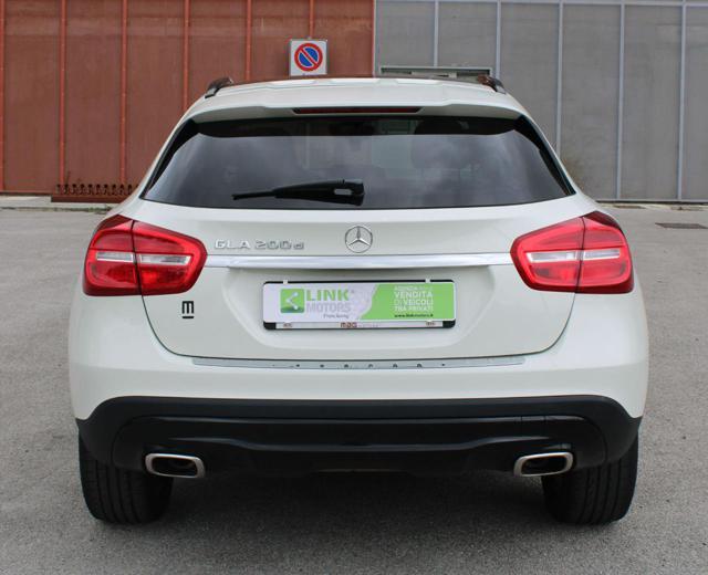 MERCEDES-BENZ GLA 200 d Automatic Premium