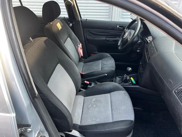 Volkswagen Golf 1.6 16V FSI 5p. Sportline