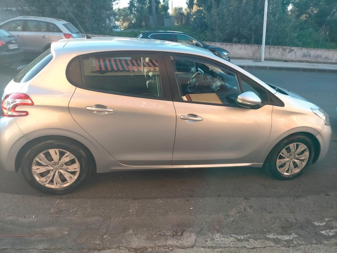 Peugeot 208 1.4 HDi 68 CV 5 porte Access