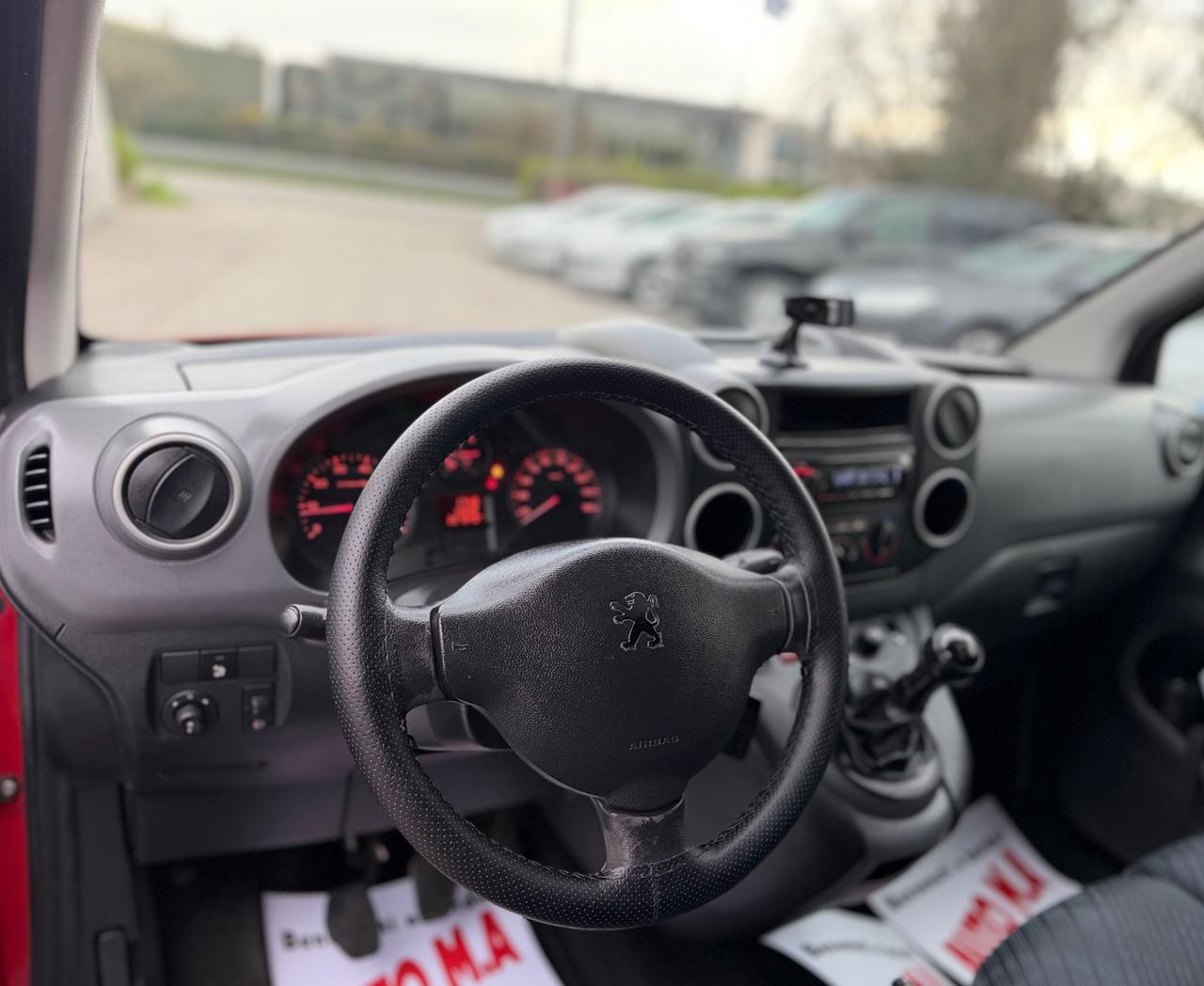 Peugeot Partner 2011 1.6 HDi furgone 3 posti GARANZIA 12 mesi ! ! !