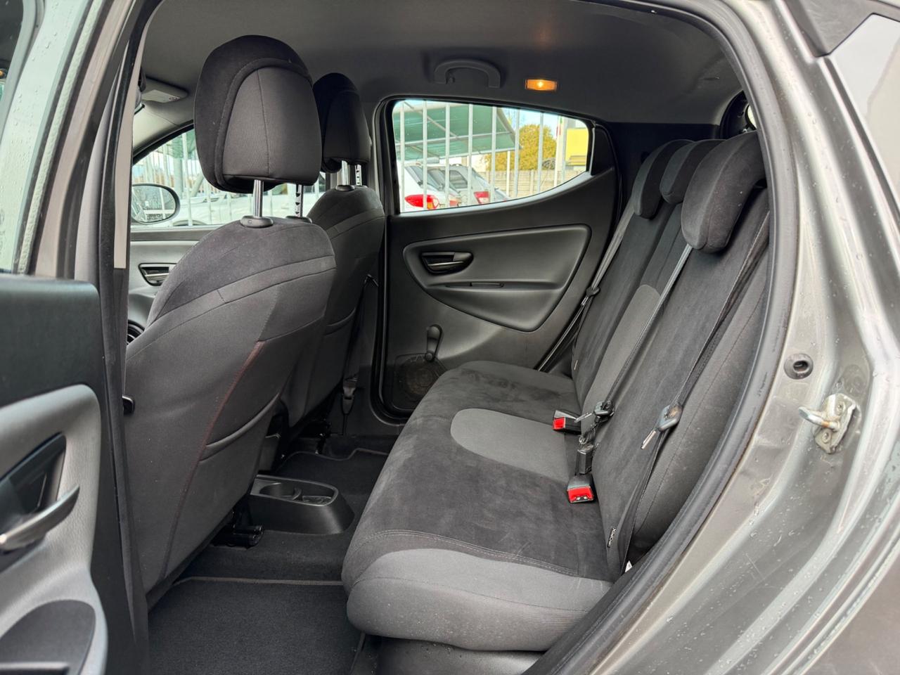 Lancia Ypsilon 1.2 69 CV 5 porte Platinum