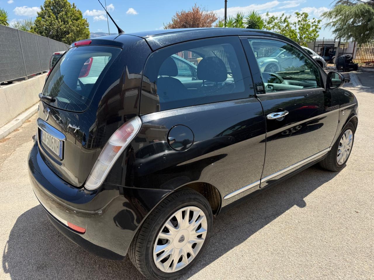 Lancia Ypsilon 1.3 MJT 75 CV Diva