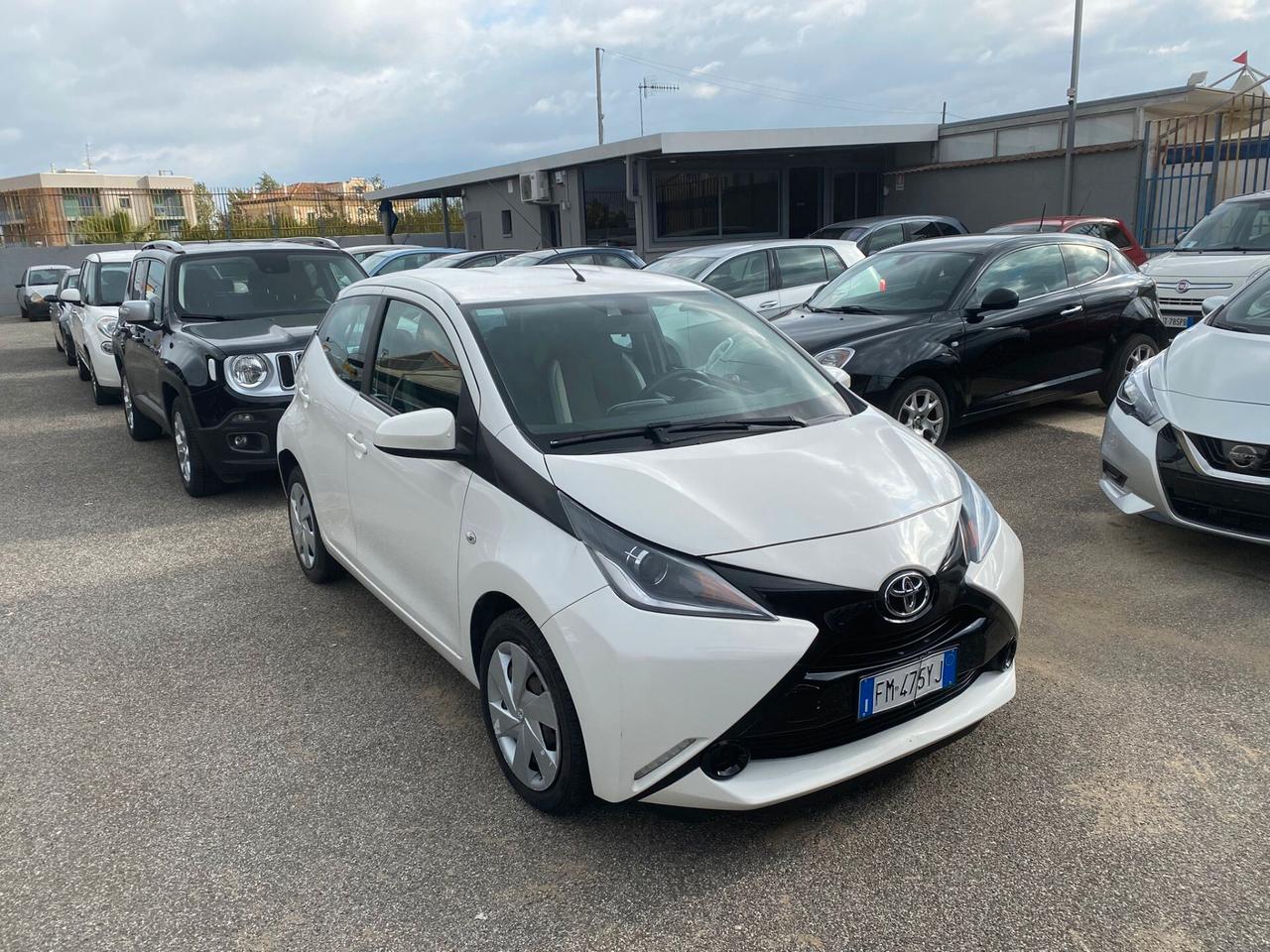 Toyota Aygo 1.0 VVT-i 69 CV 5 porte x-business MMT