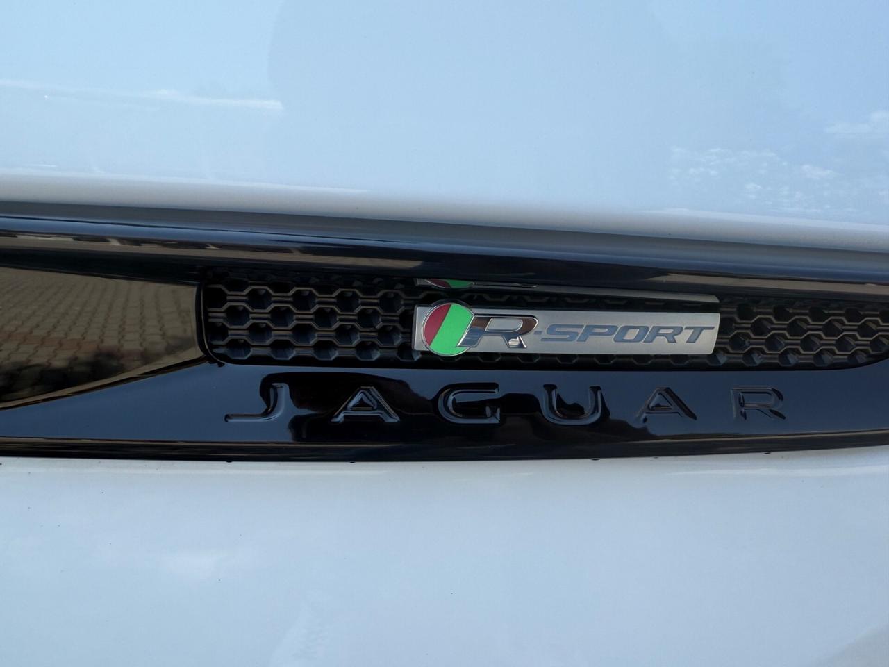 Jaguar F-Pace 2.0 D 180 CV AWD Portfolio R-Sport