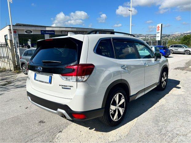 SUBARU Forester 2.0 e-Boxer Premium 4x4