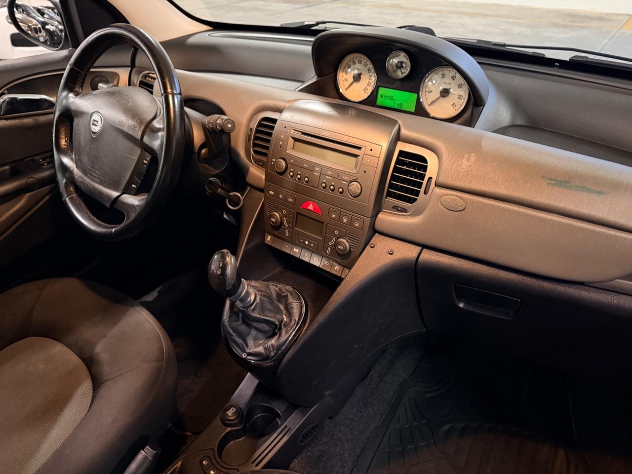 Lancia Ypsilon 1.2 16V Platino