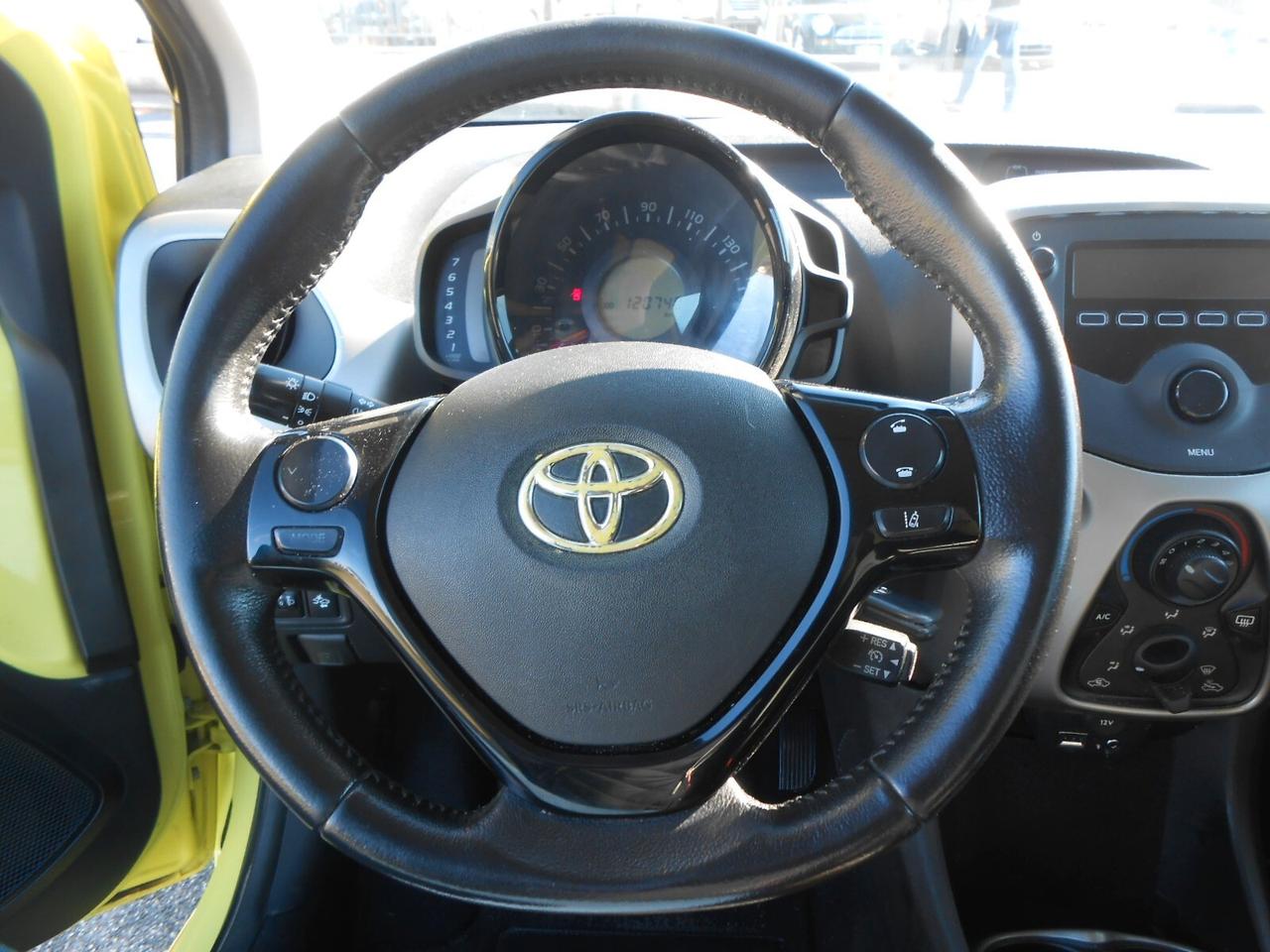 Toyota Aygo 1.0 VVT-i 69 CV 3 porte x-cool TSS