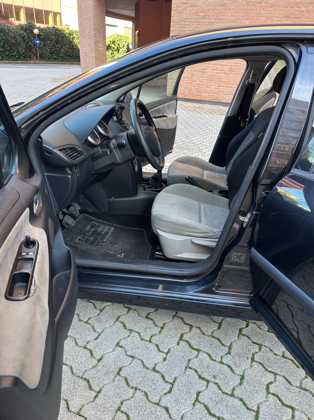 Peugeot 207 1.4 8V 75CV 5p. ONE Line