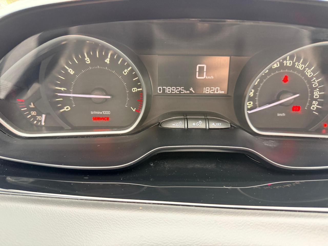 Peugeot 208 PureTech 82 5 porte Allure