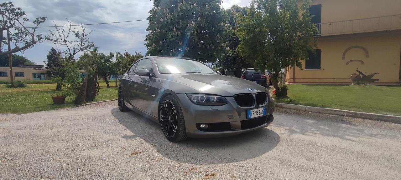 Bmw 330d CAMBIO MANUALE