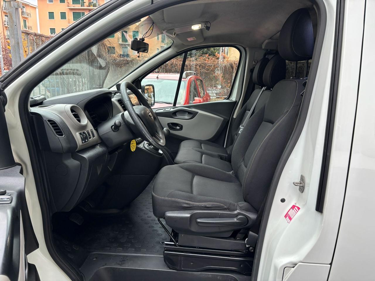 Nissan NV300 29 1.6 dCi 120CV PC-TN Bus M1 9 POSTI