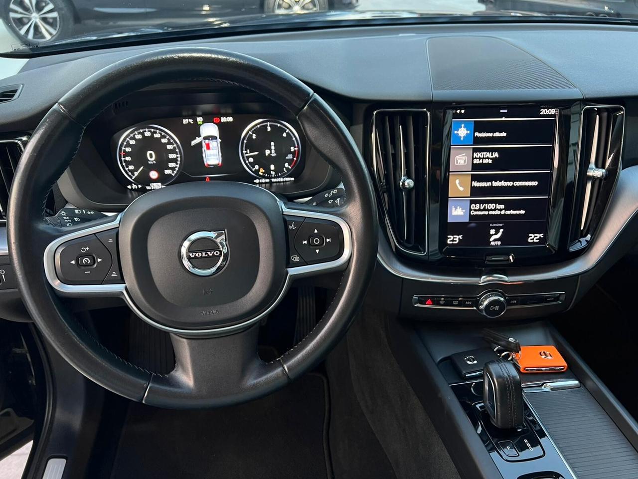 Volvo XC 60 XC60 B4 (d) AWD Geartronic Momentum Tetto apribile