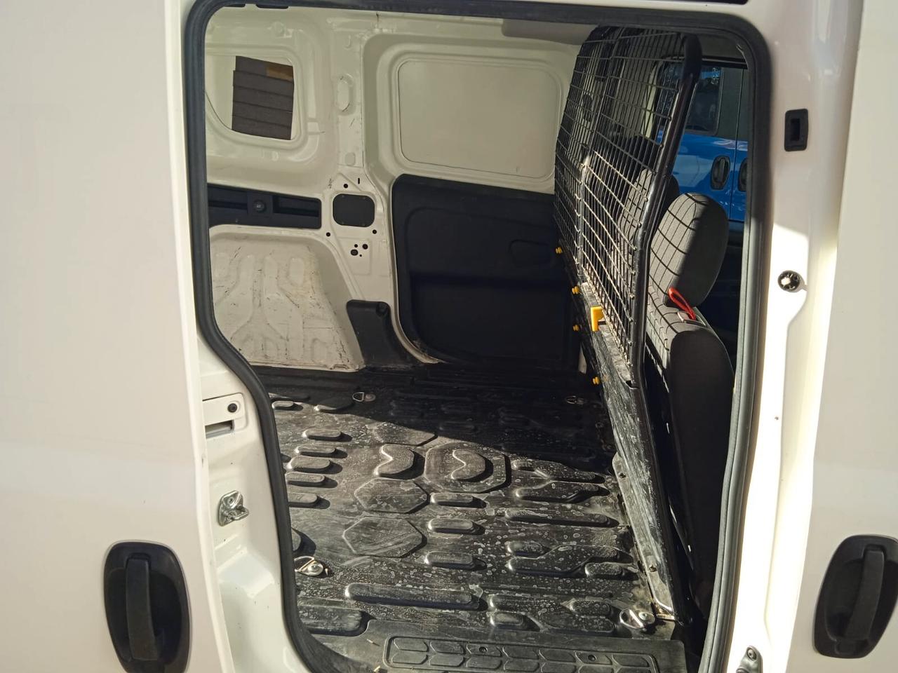 Fiat Doblò MJT 3 posti con porta laterale e clima